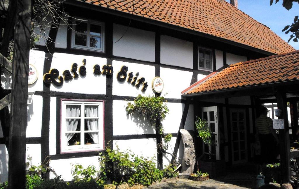 Hotel Cafe Am Stift Hessisch Oldendorf Exterior foto